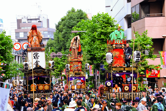 東京・赤坂の街中を巡る山車巡行が名物.氷川神社開催！！
