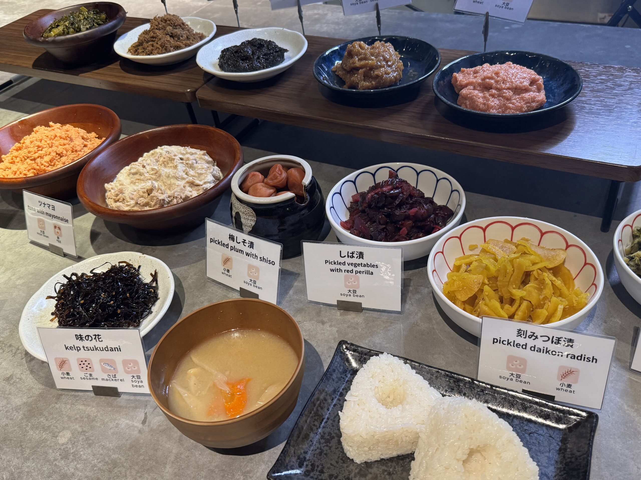 【ラウンジ】 朝食新メニュー、おにぎり・味噌汁の無料提供開始