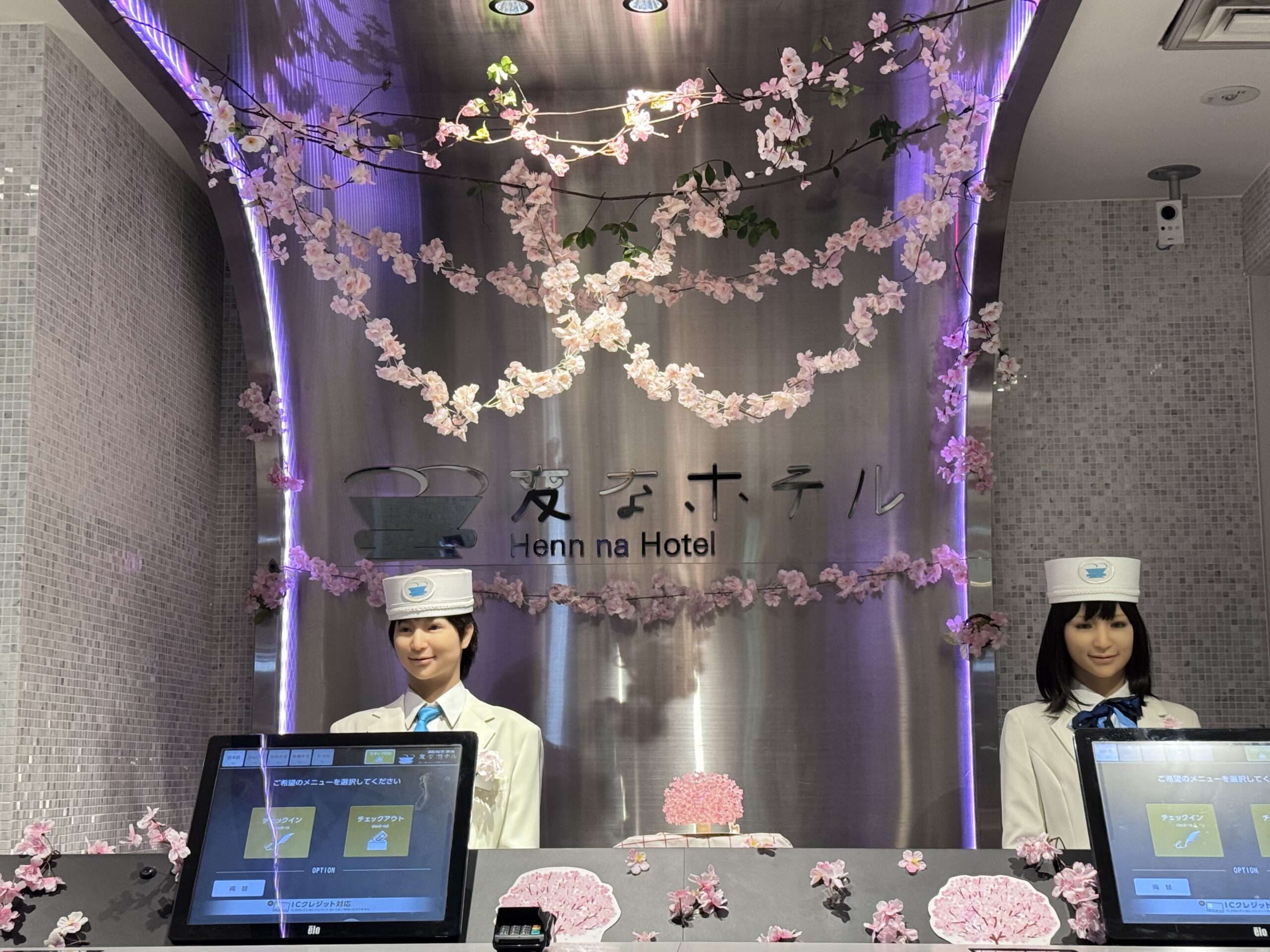 桜の季節に合わせて装飾を行いました！