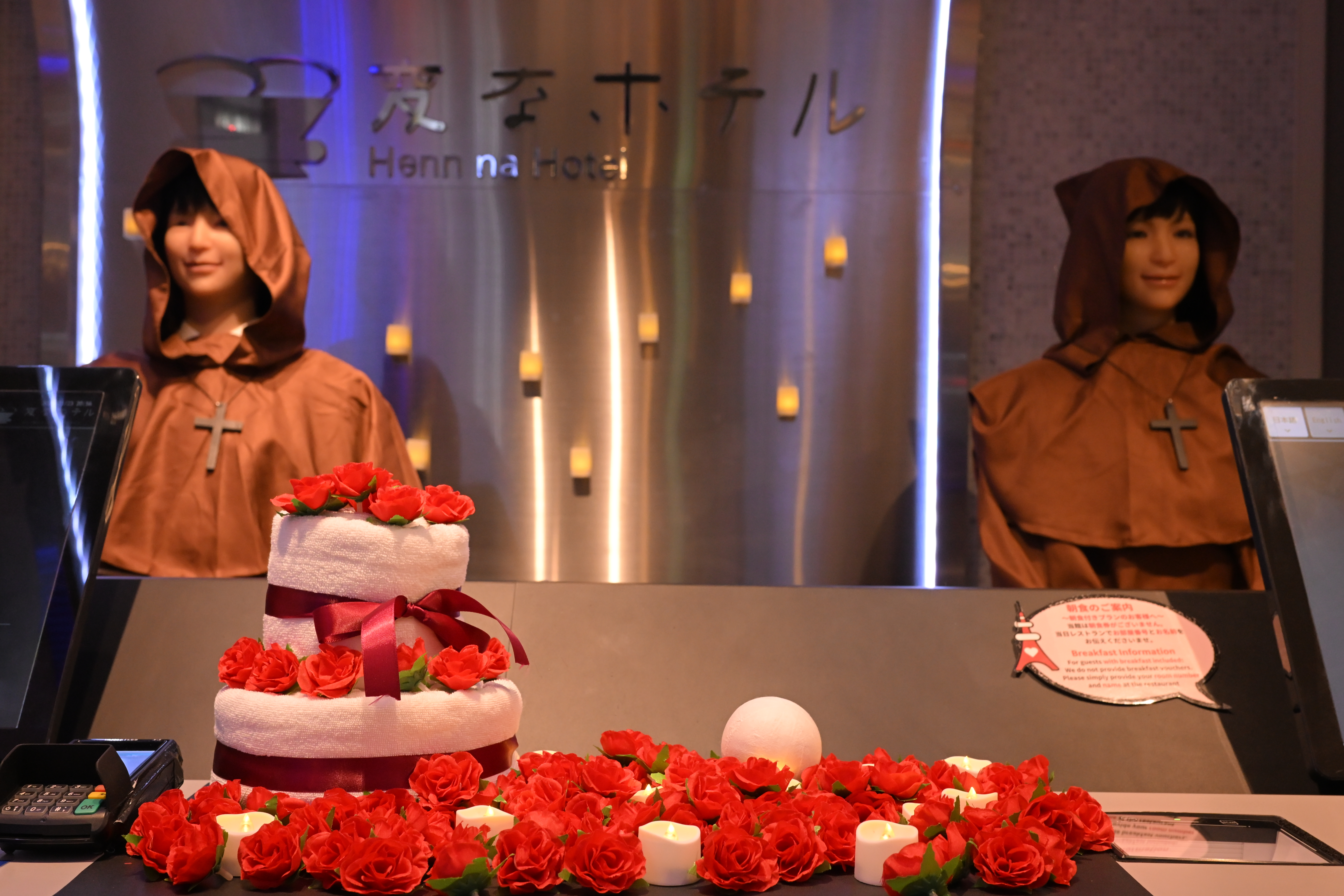 バレンタインデー装飾始めました。。。