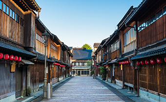 ひがし茶屋街まで車で8分