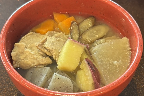 たっぷりの具材を煮込んだ、石川で親しまれる郷土料理『めった汁』