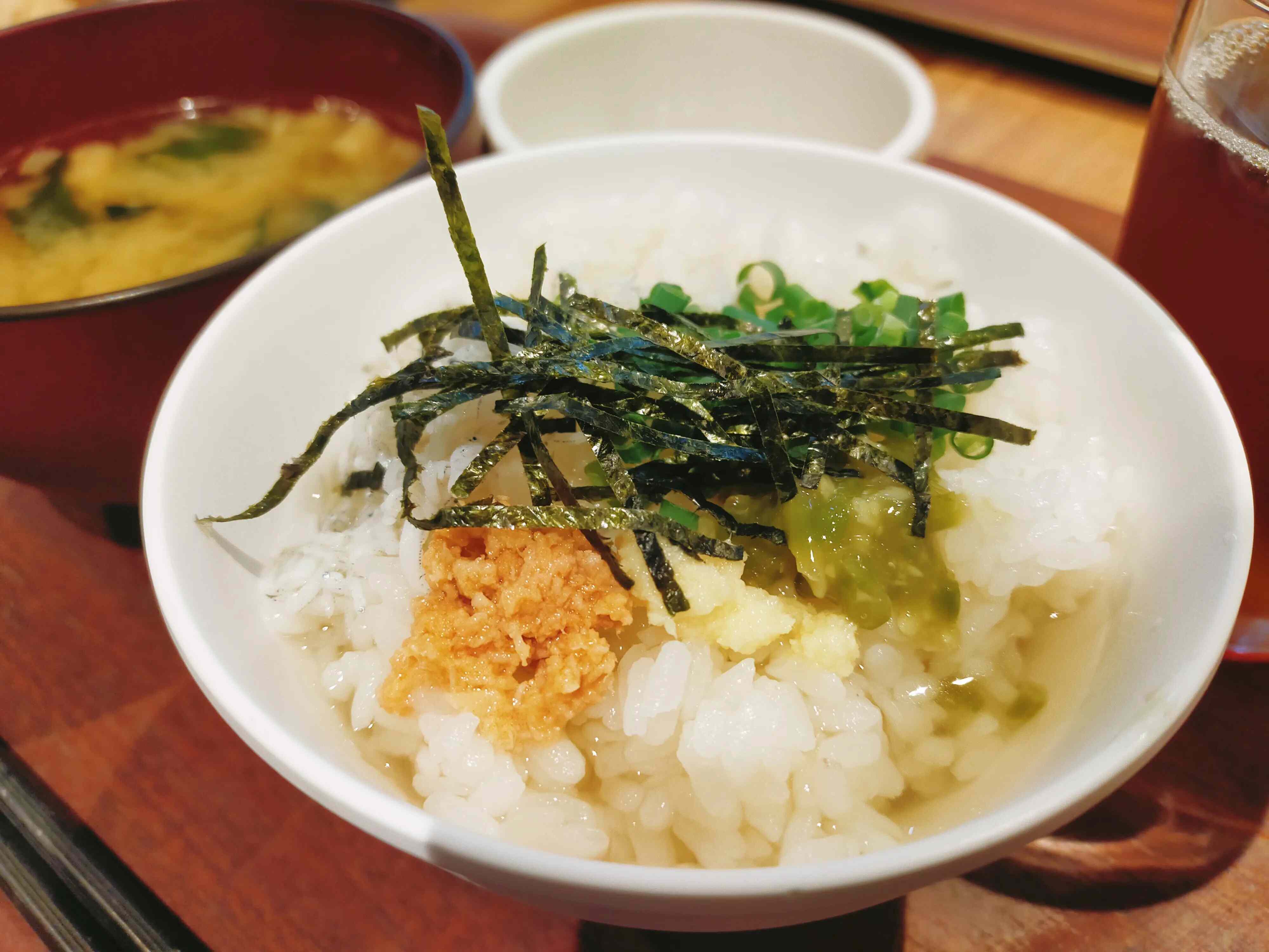 Pick UP!今月のスタッフおすすめ料理~オリジナルお茶漬け~　　種類豊富なトッピングの中からお好きな具材を組み合わせて自分だけのお茶漬けが作れます！お茶漬けで体の内側から温めましょ♪
