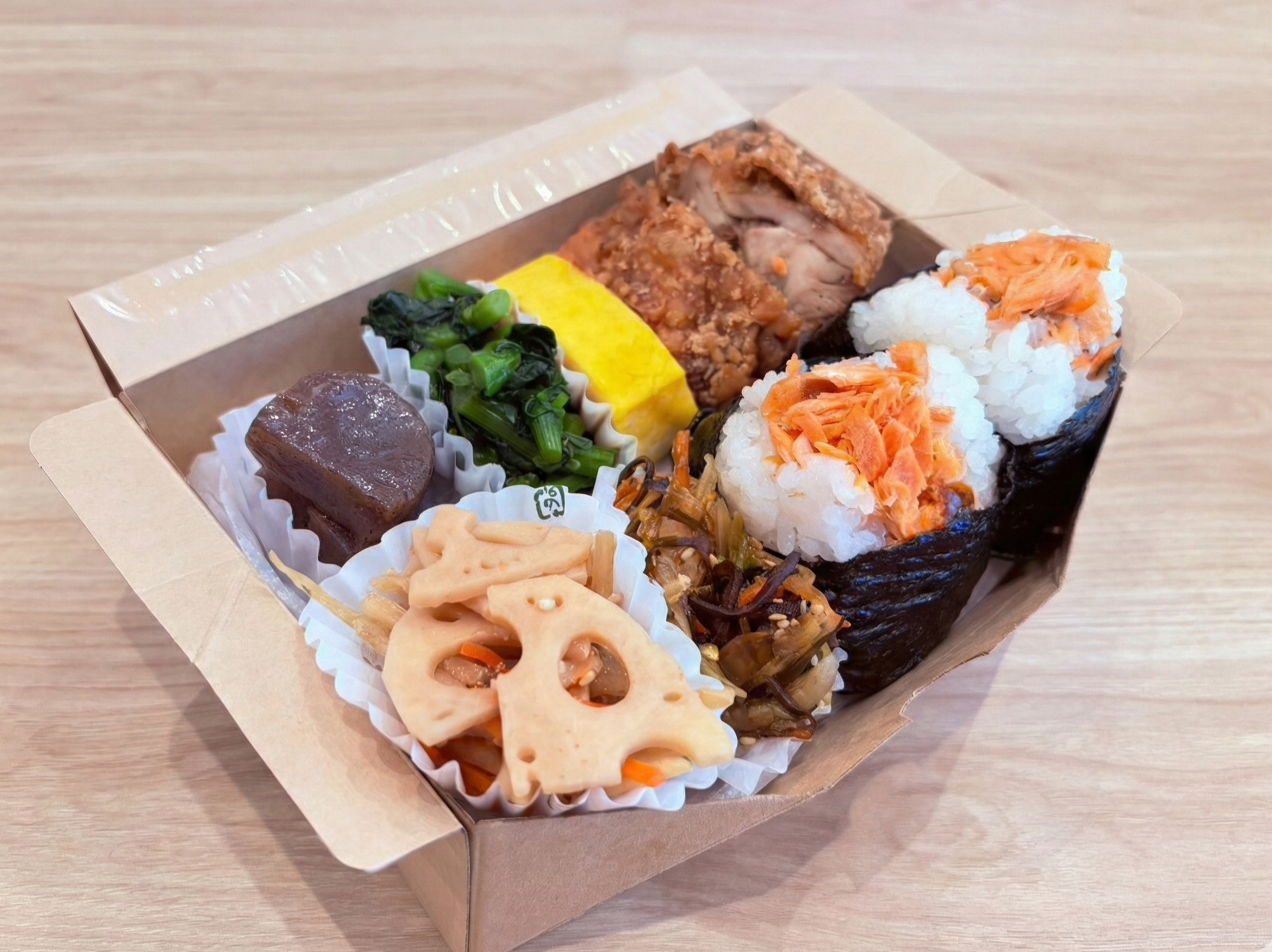 お持ち帰りご希望のお客様はボックスでのご提供も可能です。<br>時間帯に応じて用意できる個数に制限がございます。<br>ご希望のお客様は事前にお問合わせをお願いします。<br>前日までに予約が必要です。