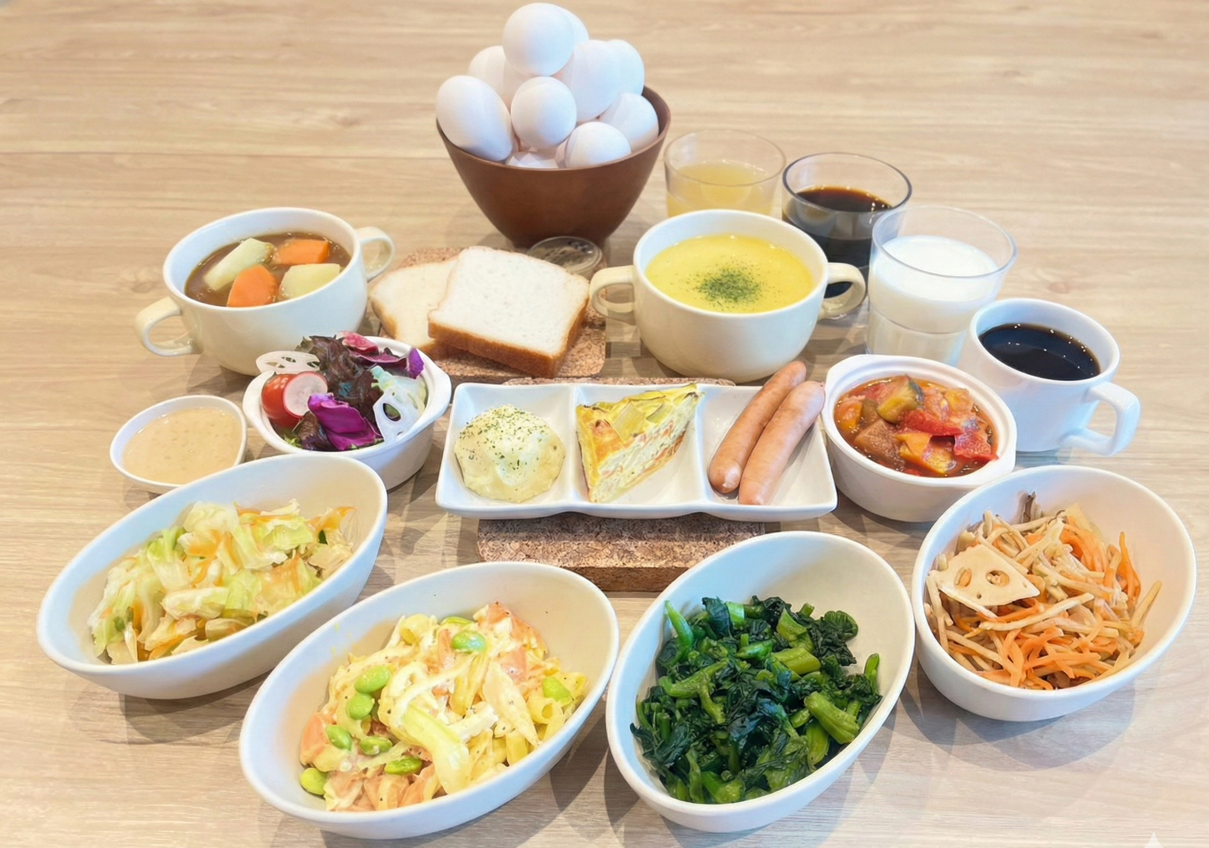 洋食： モチモチ食感がたまらない米粉食パンの洋食プレート