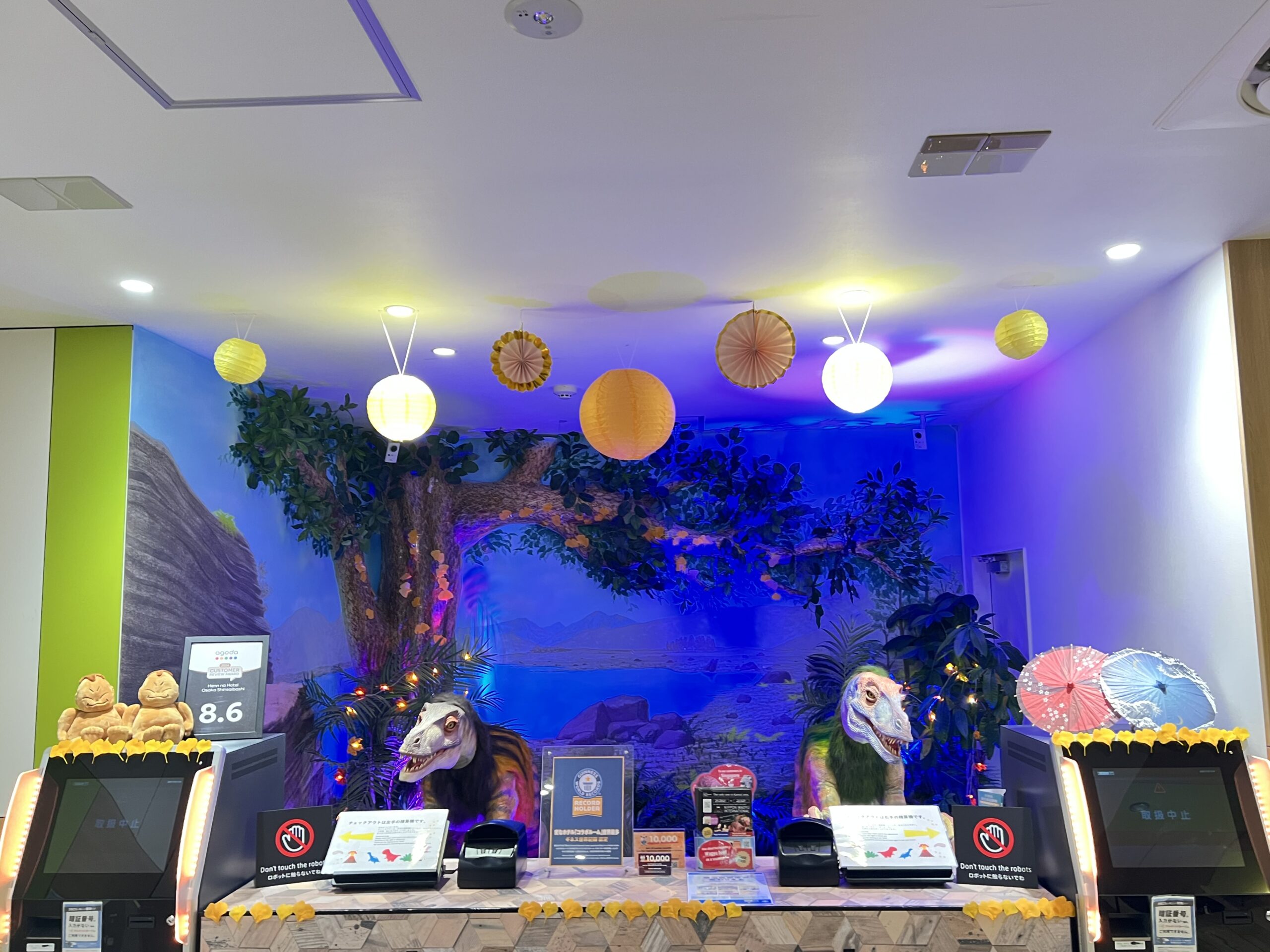 フロントが紅葉仕様になりました✨