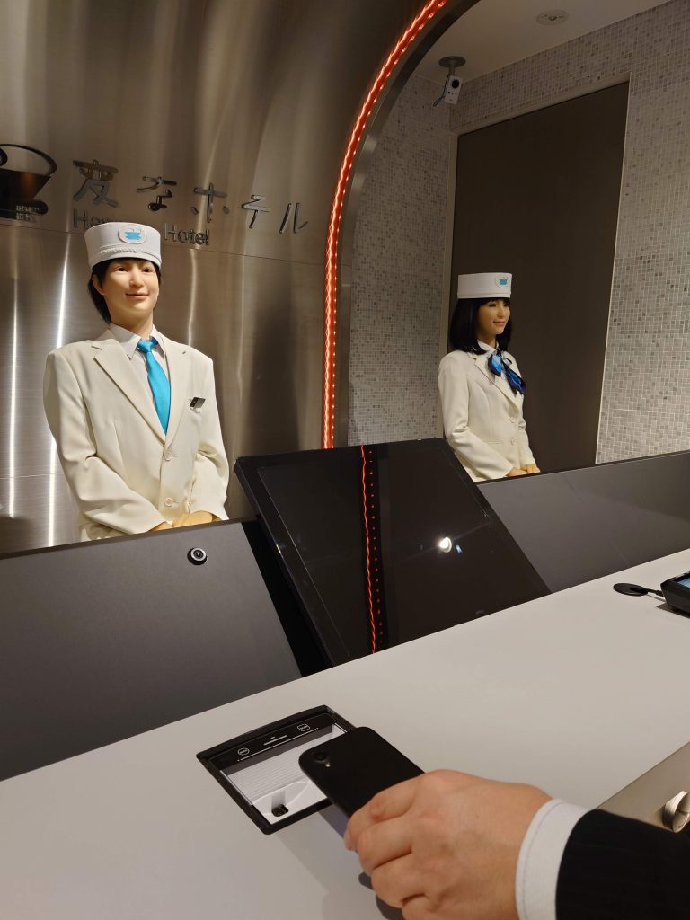 「変なホテル東京 浜松町」最短10秒でチェックイン可能「エクスプレスチェックイン」導入