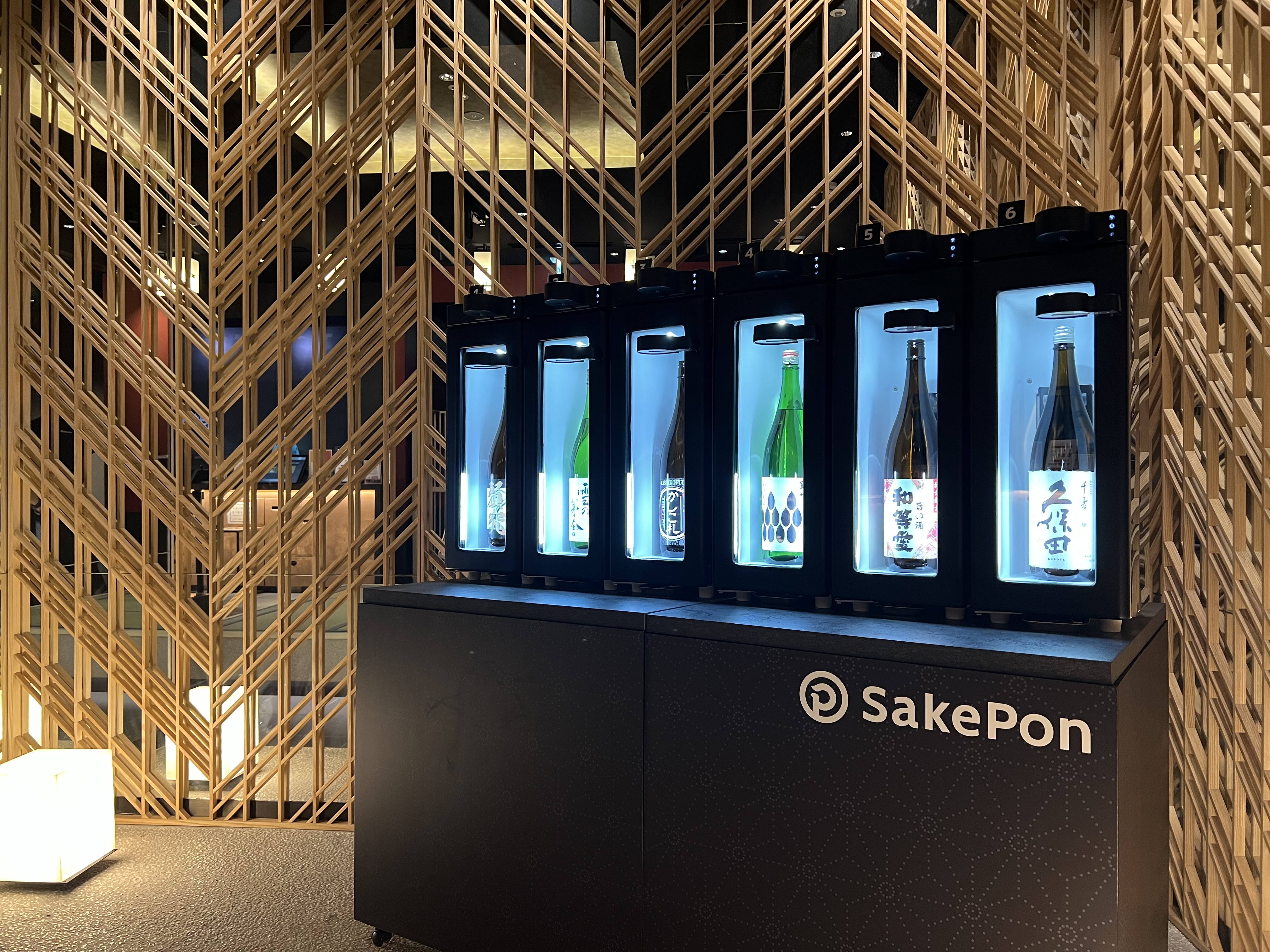 変なホテル東京 浅草田原町　日本酒IoTサービス「SakePon」ホテル初導入